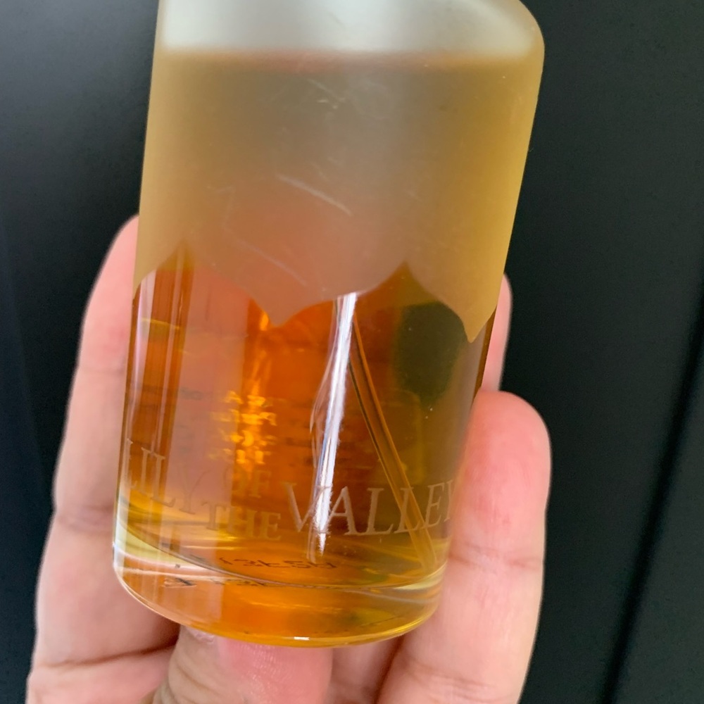 Penhaligon's Lily of the Valley Perfume with Gold Hue - Picture 12 of 12